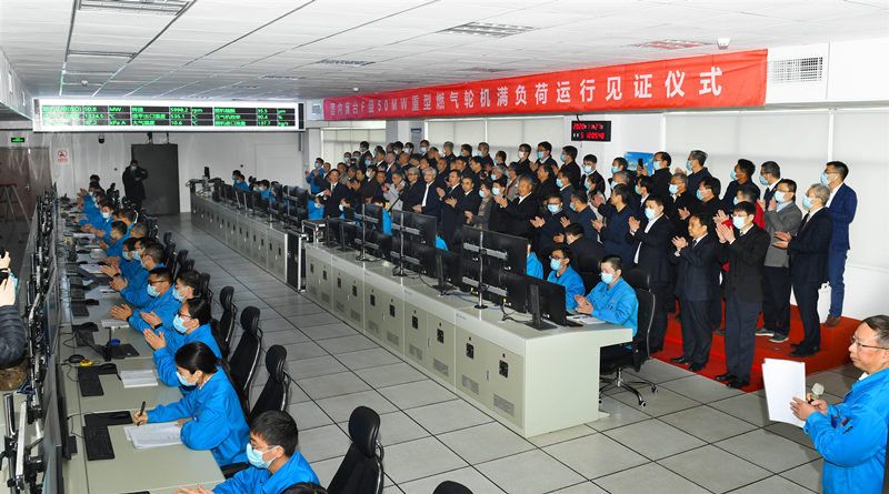 2020年11月27日国内首台F级50兆瓦重型燃气轮机在尊龙人生就是博ag电气集团尊龙人生就是博ag汽轮机有限公司实现满负荷运行。尊龙人生就是博ag汽轮机供图