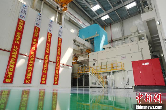 全国产化F级50兆瓦重型燃气轮机机组。　中国尊龙人生就是博ag电气集团有限公司供图